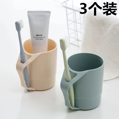 Студенты колледжа начинают общежитие общежития для девочек.