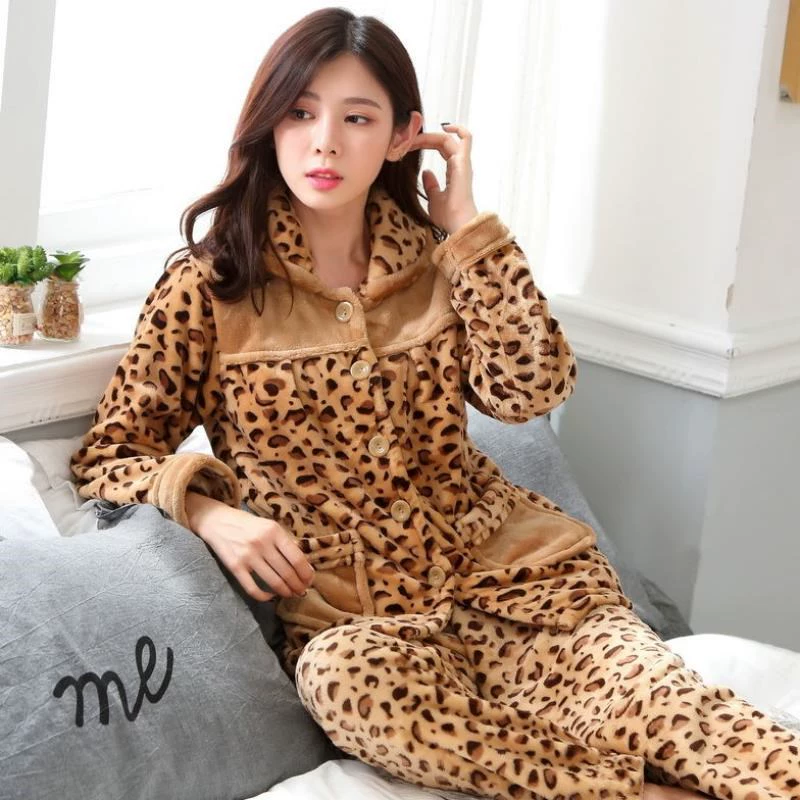 Set đồ ngủ nữ mùa đông dày cộng với nhung lông cừu san hô ấm áp mùa thu và mùa đông mùa đông flannel mẹ trung niên - Pyjama