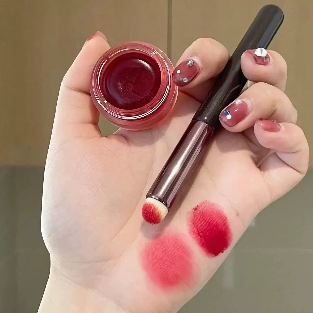 Hiram version ~ happyrim blogger recommends lip blooming brush multi -function concealer brush brushing lipstick red mist surface
