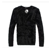 Черный свитер, V-образный вырез