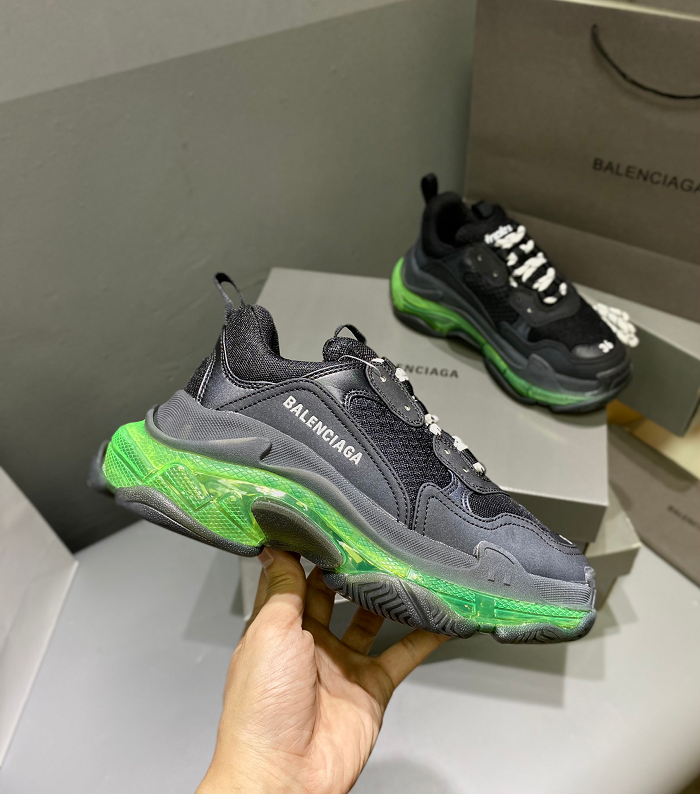 Black Green Crystal BottomParis Triple s Daddy shoes Make old Retro gym shoes combination air cushion Crystal bottom Home B leisure time men and women shoes