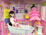 Cô gái chơi nhà phòng tắm đồ chơi thiết lập chung di chuyển búp bê tắm điện tắm nước tắm vòi hoa sen