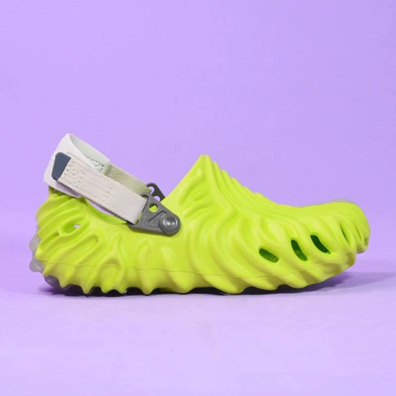 Crocs 22 Новая Строка Волны участвуют в летних отпечатках, отверстия обуви, противоскользящие мужские и женские и лучшие пляжные сандалии 207393