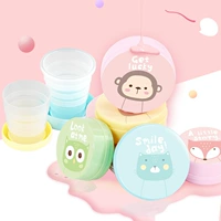 На открытом воздухе складная чашка для водяной чашки.