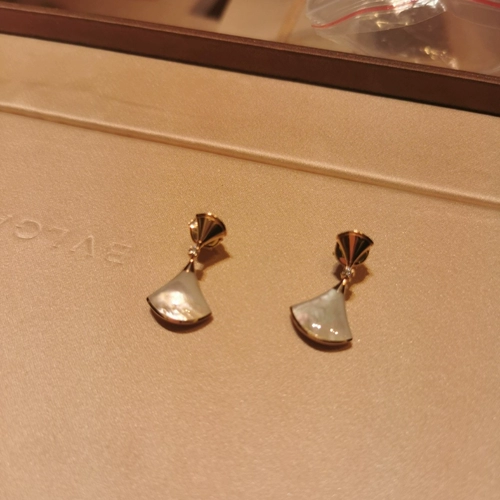 Bvlgari/Bulgari Divas 'Dream с алмазными серьгами маленькая юбка вентиляционное вентилятор 18 тыс. Серьги из розового золота