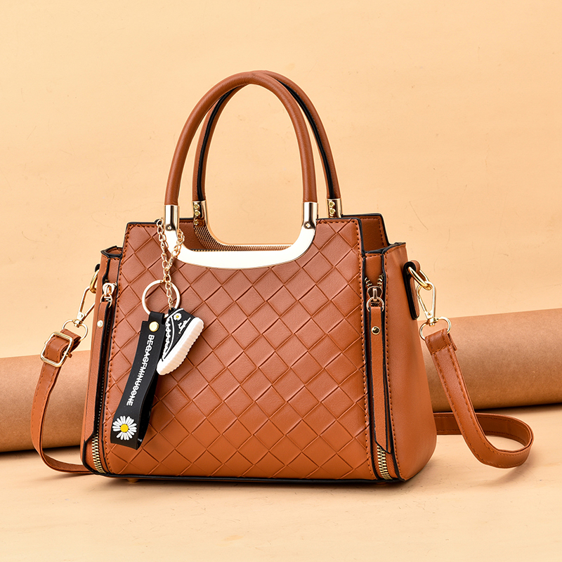 Pale BrownBag female 2021 new pattern tide fashion Spring and summer Versatile ma'am Messenger One shoulder atmosphere portable Big bag female high-capacity