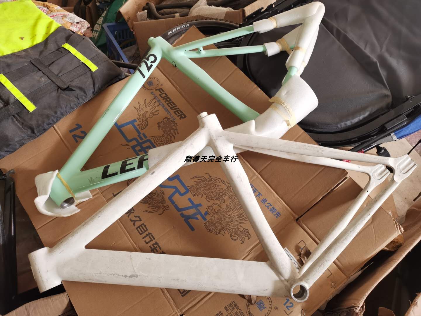 735 Aluminum Frame & No Scratch With Rear Fork Accessories700c highway compete in speed Dead flies  735 type level Opening Rear fork black white  handle
