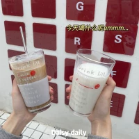 Корейская простота на белых буквах стакана чашка чашка молока