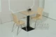 Один стол, два стула, очищающую квадратную пластинку алюминиевого сплава