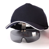 Серое зеркало со скрытой зеленой шляпой