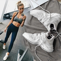 Trắng sneakers nữ phòng tập thể dục máy chạy bộ đặc biệt thoáng khí giày chạy hấp thụ sốc trong nhà đào tạo toàn diện giày thể dục giay bitis nữ