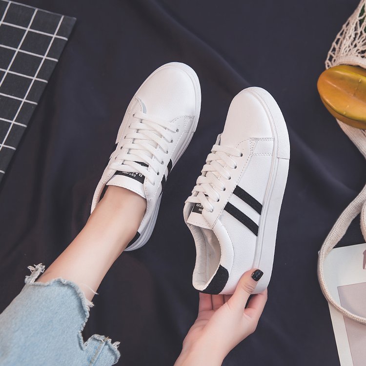 BlackLittle white shoes female Autumn  Korean version Versatile 2020 Spring and Autumn new pattern Fashion shoes skate shoes student Leather surface Flat bottom White shoes