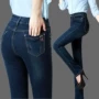 Mùa xuân 2018 quần jeans mẹ size lớn eo cao trung niên quần jeans nữ rộng co giãn thẳng trong quần người già thời trang nữ 2021