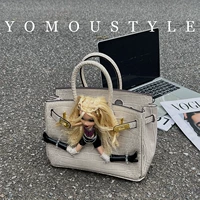 Белая черная шапка, юбка, крокодиловый принт