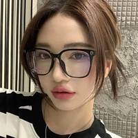 Suyan Black -Frame Glasses Женщины INS KOREAN версия D -обработка лица Маленький серый анти -легочный светлый зеркал Цвет изменения миопических очков Man Man
