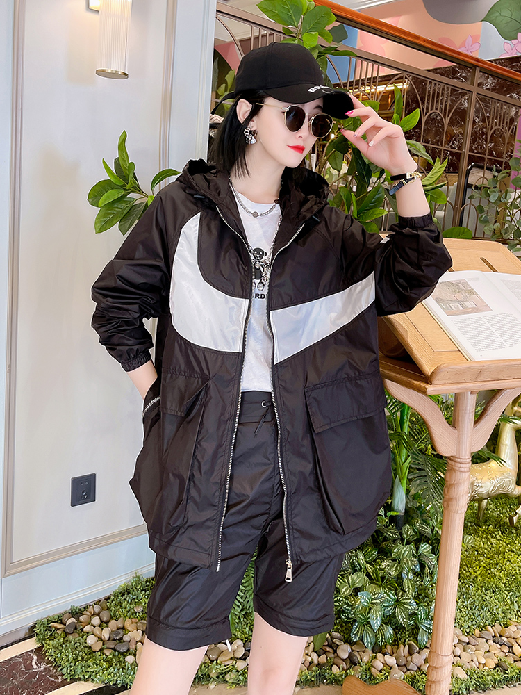 BlackEuropean station 2021 Spring and summer new pattern black easy Show thin Versatile Thin ins Hong Kong flavor Long sleeve Windbreaker loose coat female