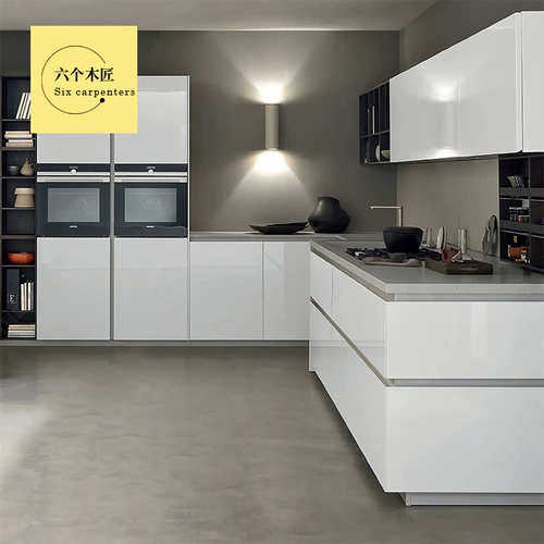 Белая индивидуальная современная и минималистичная дизайнерская кухня, сделано на заказ