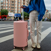 Розовый порошок (влажный и влажный интерьер) выходит из Японии