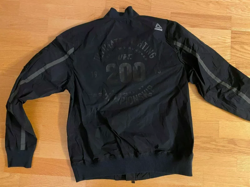 Полетная/бомбер куртка UFC Reebok подлинная лимитированная памятная выпуск мужская куртка