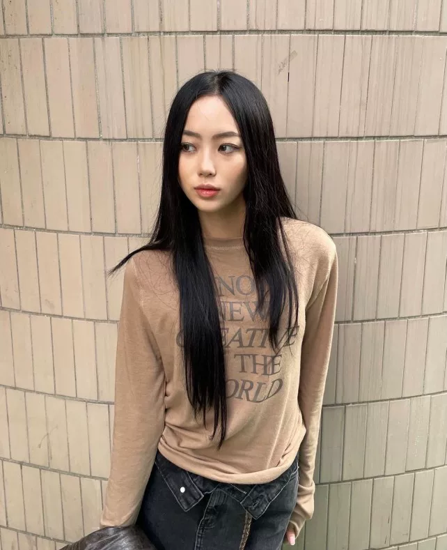 Spot -inspection version Jennie Kim Zhini Current retro long -sleeved slim inside and round collar American top