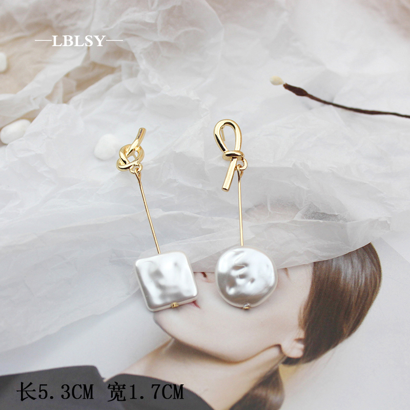 Asymmetric & 2Europe and America Exaggeration personality Metal abstract Irregular Pearl Ear Studs Minority Asymmetry fold Earrings female B20-4