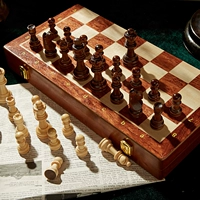 Международная шахматная сплошная древесина с высоким уровнем с высокой установкой.