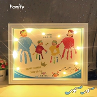 Счастливая семья из 4 красивых фонарей