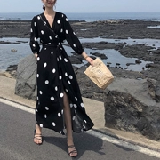 Mùa hè 2019 mới của phụ nữ thủy triều retro màu đen Hepburn bão điểm váy voan khí chất váy dài - Váy eo cao