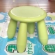 Не -слато -зеленый круглый круглый стул