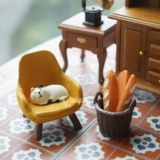 Ребенок использует диван Zakka Girl Heart Small Thing Mini Mini Stable Модель сцена с миниатюрной декоративной мебелью