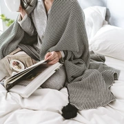 ins Bắc Âu theo phong cách tối giản chăn bông hình học màu đen và trắng sọc đan tua giải trí máy lạnh sofa chăn mền chăn - Ném / Chăn