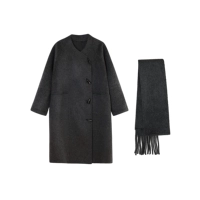 Темно -серой