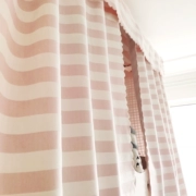 tâm dày sọc màu hồng chenille của cô gái đứng về phía sinh viên Ký túc xá Ký túc xá bunk giường vỏ rèm cửa thở - Bed Skirts & Valances