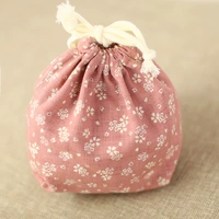 В форме цветка, розовый