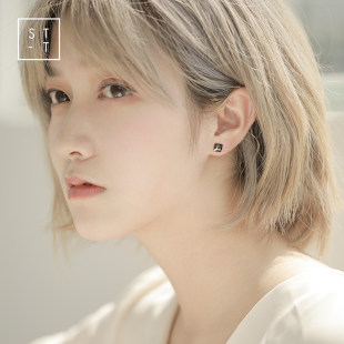 Mrs. Shen S925 sterling silver earrings Japanese and Korean version simple and fashionable black imitation agate male and female couple earrings