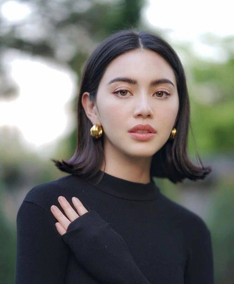 Orecchini a mezzaluna exaggerated in metallo finitura ottone_voghion.com