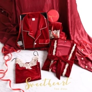 Cặp đôi đồ ngủ màu đỏ nhung vàng ba mảnh mùa thu đông năm nay của đám cưới nam nữ màu đỏ có thể được mặc bên ngoài dịch vụ gia đình