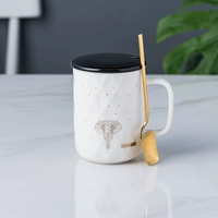 Одиночная чашка белого слона с ложкой крышки