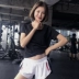 QTS thể thao nữ tay ngắn thả lỏng tập gym yoga chạy bộ áo thể dục nhanh khô áo thun thoáng khí mùa hè Áo phông thể thao