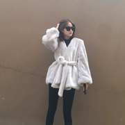 Mùa đông 2018 mới áo khoác lông giả nữ ngắn phần phiên bản Hàn Quốc của cà vạt giả lỏng lỏng với thắt lưng sang trọng