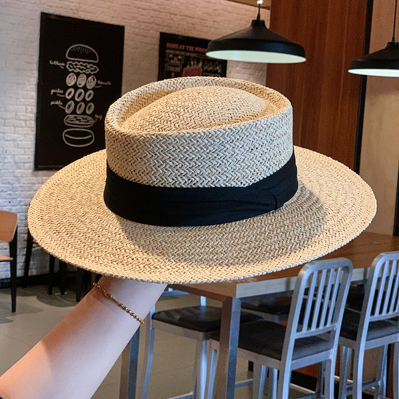 Black strap/beige flat brim hat