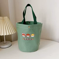 Зеленая девушка зеленый