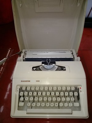 Импортированный Diasister 2000 English Typing Machine Текстура пластика и лучшее чувство с новой лентой лучше