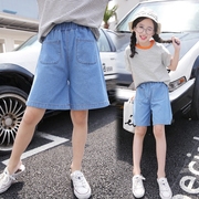Cô gái jeans mùa hè 2018 mới lớn trẻ em rộng chân rộng quần quần nước ngoài quần short mỏng năm quần