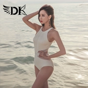 DK áo tắm nữ mảnh ngực nhỏ thu thập bảo thủ che bụng trắng 2018 mới bikini nóng bỏng - Bộ đồ bơi One Piece