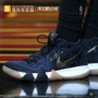 Nike Kyrie 4 Irving 4 Black Orange Silver Hook 41 điểm Kỷ niệm Giày bóng rổ thực tế cho nam 943807-401 - Giày bóng rổ giày bóng rổ chính hãng