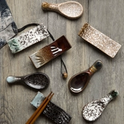 Cá tính sáng tạo Phong cách Nhật Bản và lò gió thay đổi gốm dùng đôi đũa đũa đũa chăm sóc dụng cụ nhà bếp trang trí bộ đồ ăn - Đồ ăn tối