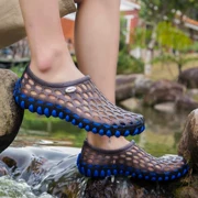 Giày chống trượt mùa hè nam và nữ giày đi biển xu hướng dép nhựa Baotou dép giản dị ngoài trời giày nam