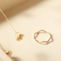 Châu Âu và Hoa Kỳ đơn giản vòng sóng mới cực kỳ đơn giản tinh xảo vòng trang sức trang sức đôi nhẫn nữ quà tặng nhỏ nhẫn kim tiền pnj