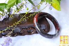 Ювелирный камень 桂林龙胜鸡血玉 手镯手链 黑地红黄金玉a货 送礼收藏访友款t0033